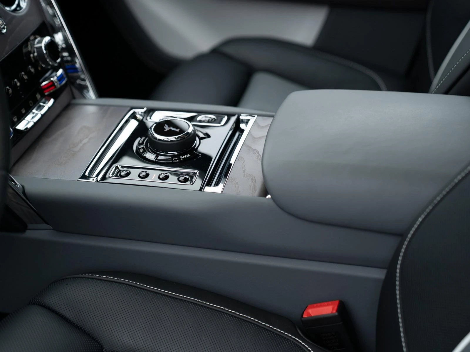 Rolls-Royce Cullinan SERIES II/FACELIFT/SHOOTING STAR/BESPOKE/, снимка 11 - Автомобили и джипове - 53731107