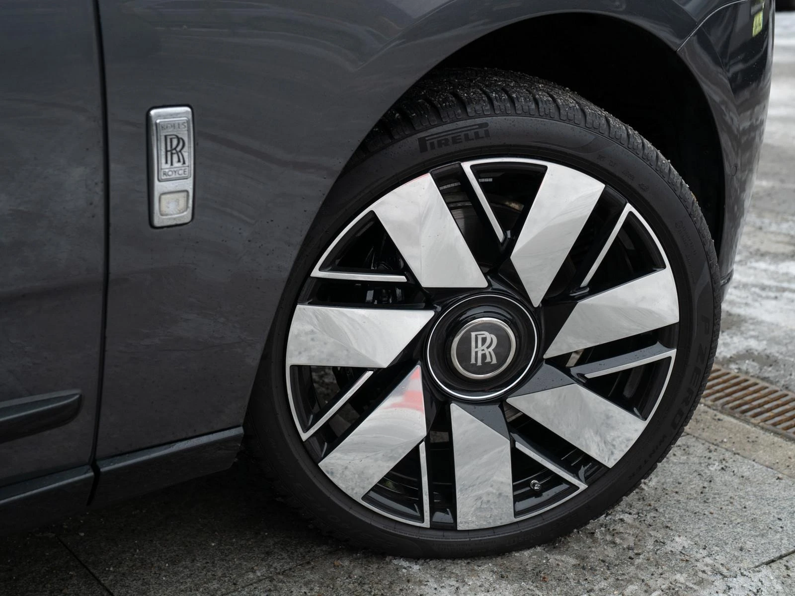 Rolls-Royce Cullinan SERIES II/FACELIFT/SHOOTING STAR/BESPOKE/, снимка 5 - Автомобили и джипове - 53731107