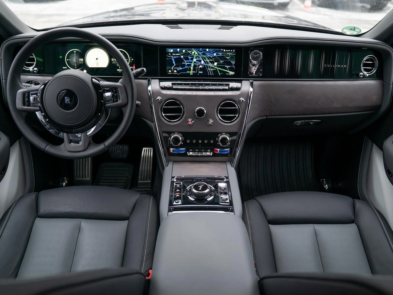 Rolls-Royce Cullinan SERIES II/FACELIFT/SHOOTING STAR/BESPOKE/, снимка 12 - Автомобили и джипове - 53731107