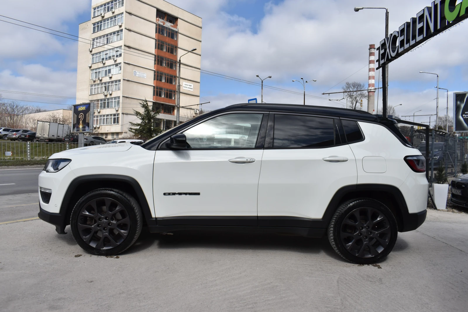 Jeep Compass 1.33PHEV* 4x4* CAMERA* FULL, снимка 2 - Автомобили и джипове - 53799420
