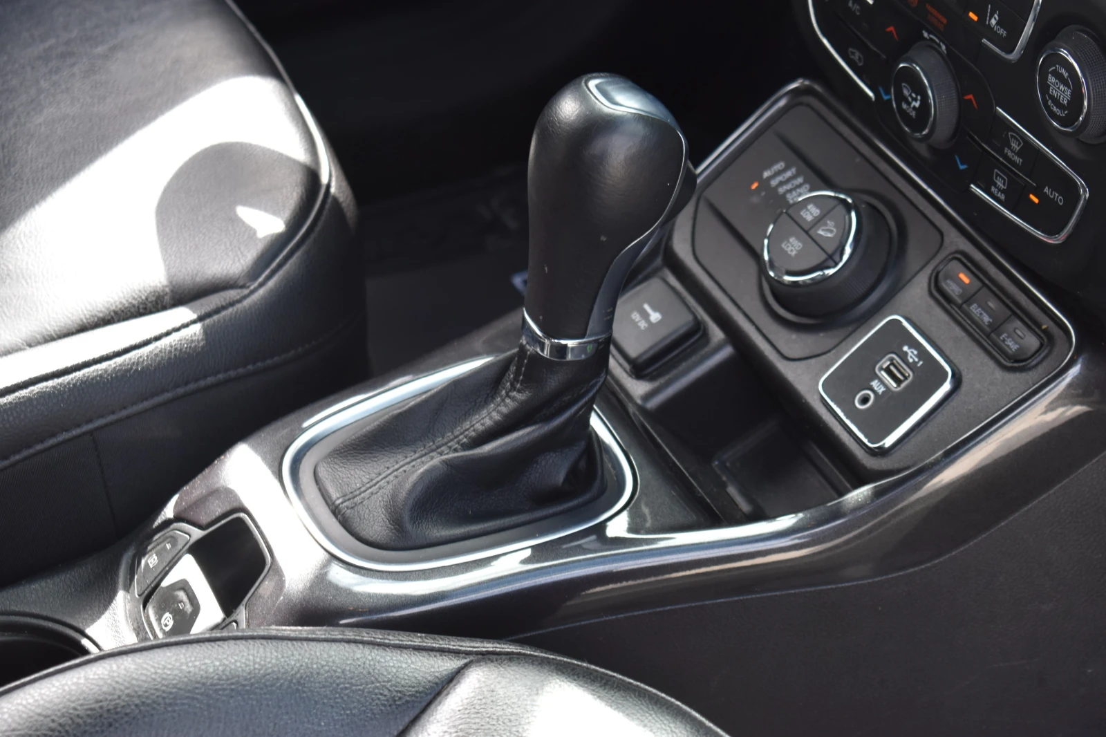 Jeep Compass 1.33PHEV* 4x4* CAMERA* FULL, снимка 13 - Автомобили и джипове - 53799420