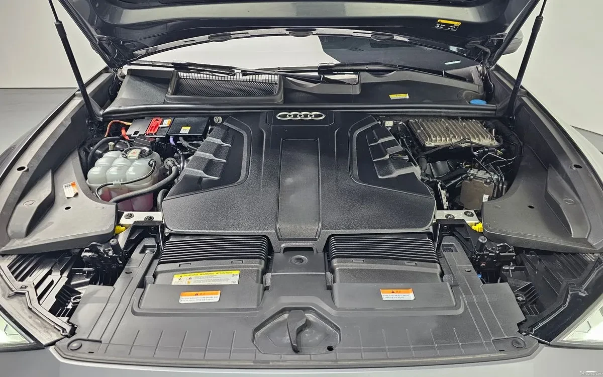 Audi Q8 3.0 45TDI Quattro, Distronic, HeadUP, Обдух, 360-c, снимка 5 - Автомобили и джипове - 54792172