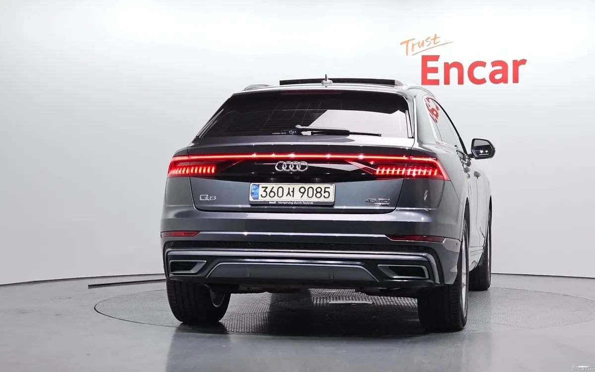 Audi Q8 3.0 45TDI Quattro, Distronic, HeadUP, Обдух, 360-c, снимка 4 - Автомобили и джипове - 54792172
