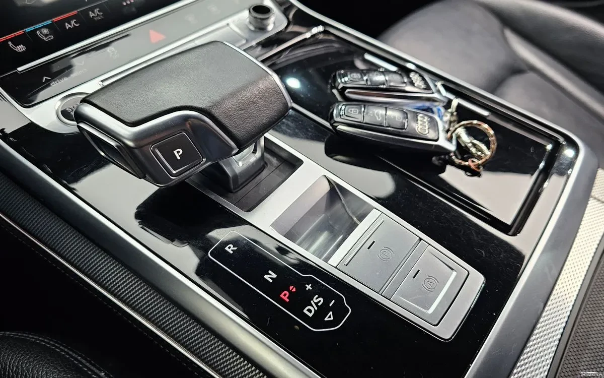Audi Q8 3.0 45TDI Quattro, Distronic, HeadUP, Обдух, 360-c, снимка 8 - Автомобили и джипове - 54792172