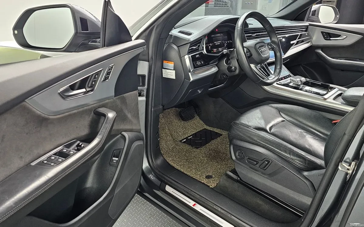 Audi Q8 3.0 45TDI Quattro, Distronic, HeadUP, Обдух, 360-c, снимка 9 - Автомобили и джипове - 54792172