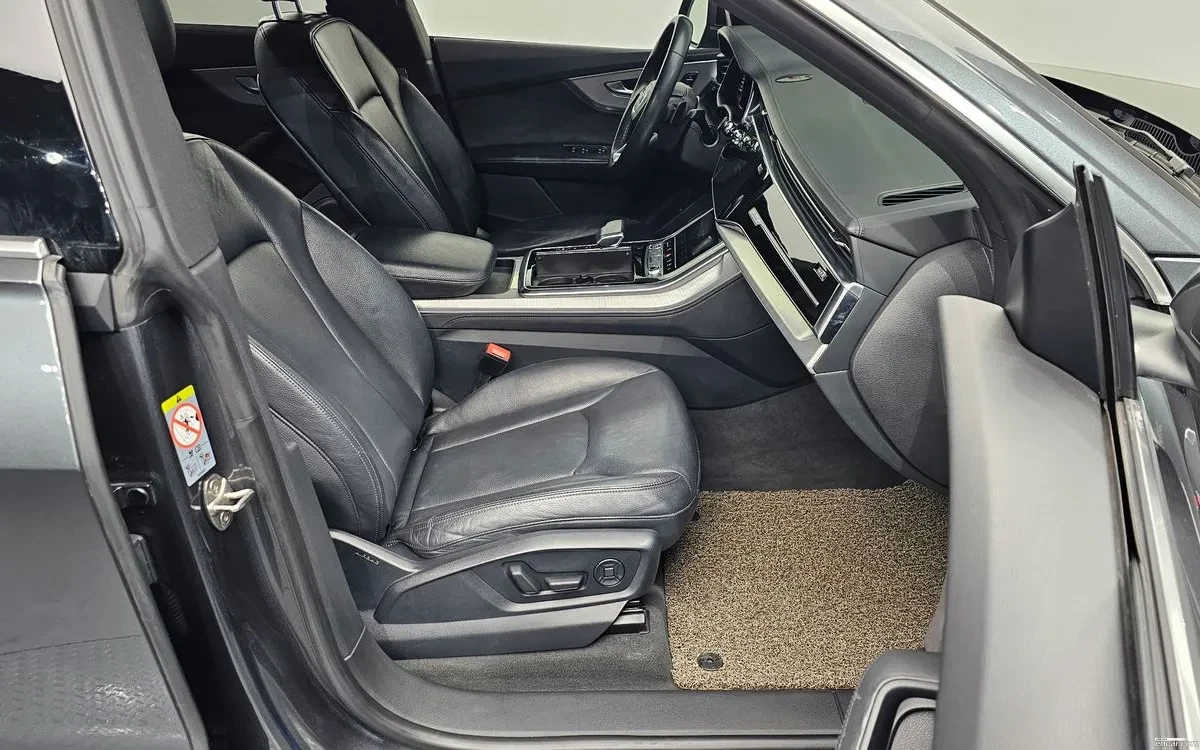 Audi Q8 3.0 45TDI Quattro, Distronic, HeadUP, Обдух, 360-c, снимка 11 - Автомобили и джипове - 54792172