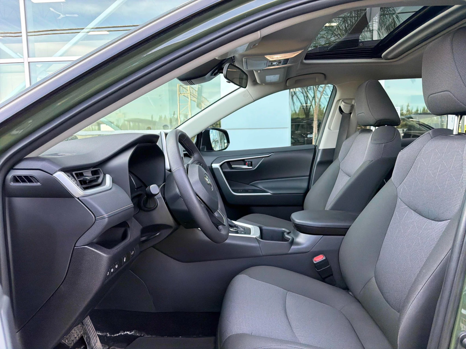 Toyota Rav4 Hybrid XLE * 2 КЛЮЧА * ПАНОРАМА * CARFAX, снимка 8 - Автомобили и джипове - 54840085