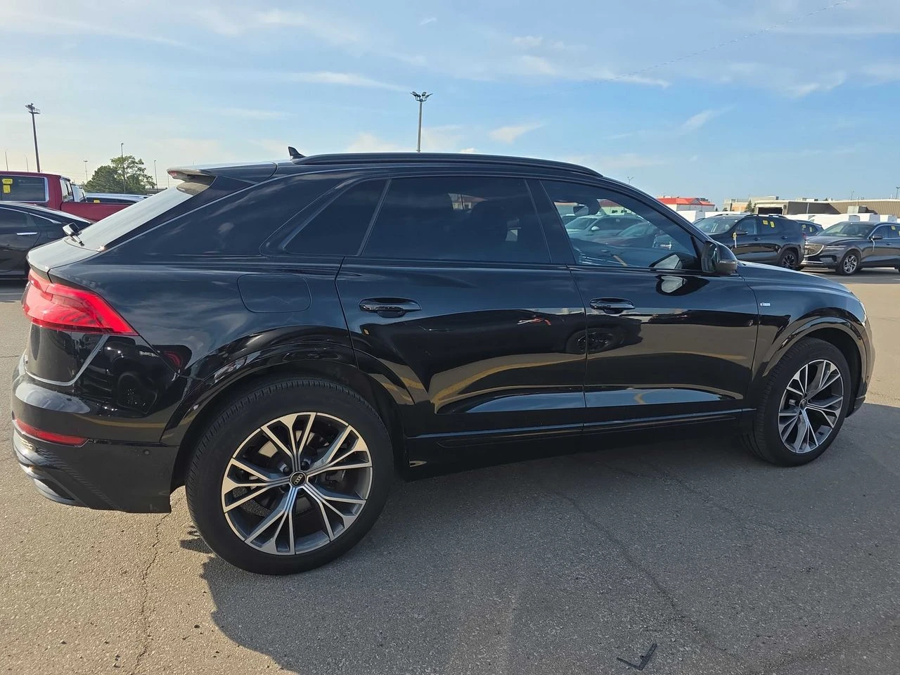 Audi Q8 Progressiv, снимка 3 - Автомобили и джипове - 55803545