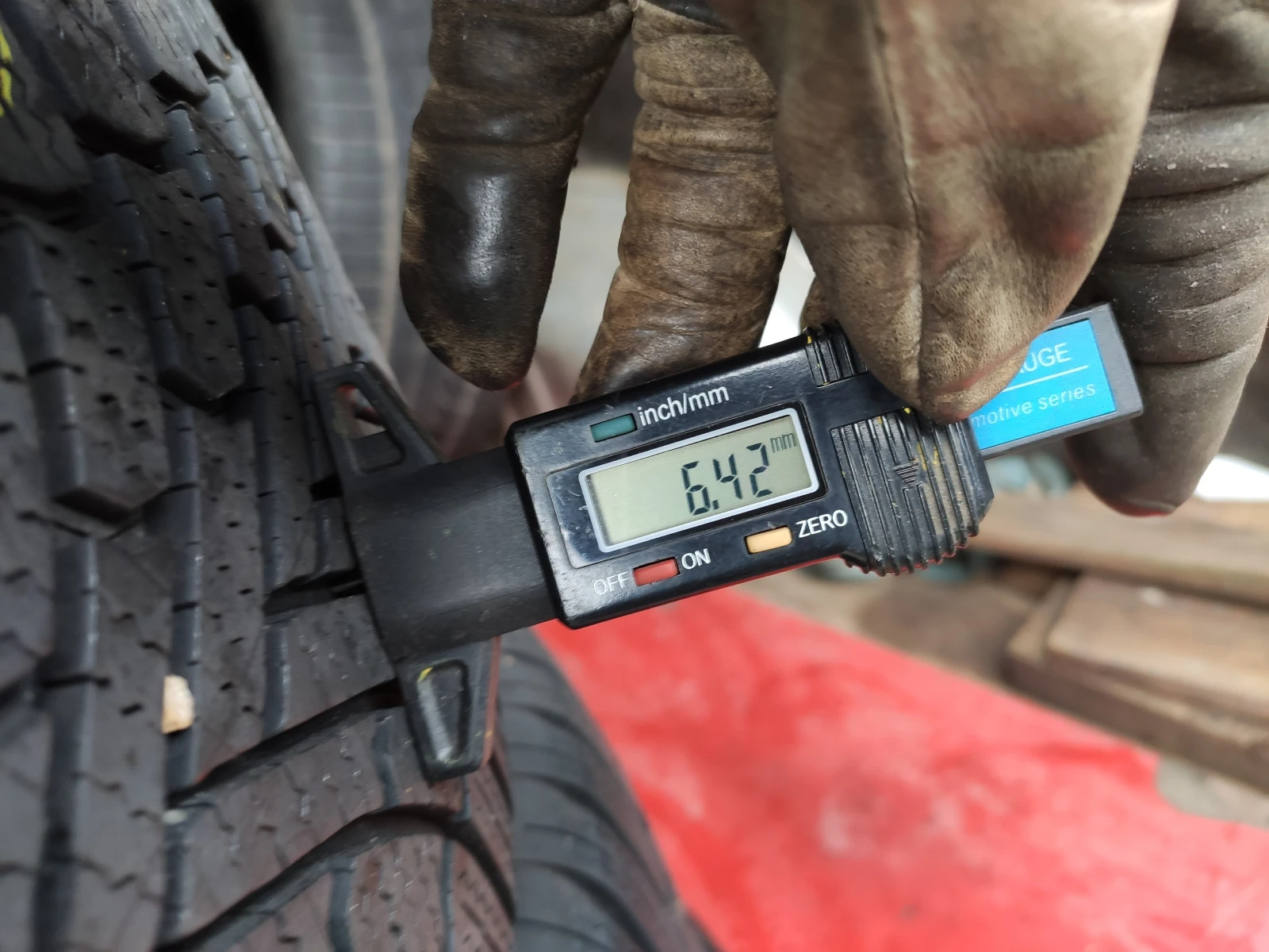 Гуми Зимни 225/55R17, снимка 7 - Гуми и джанти - 54986440