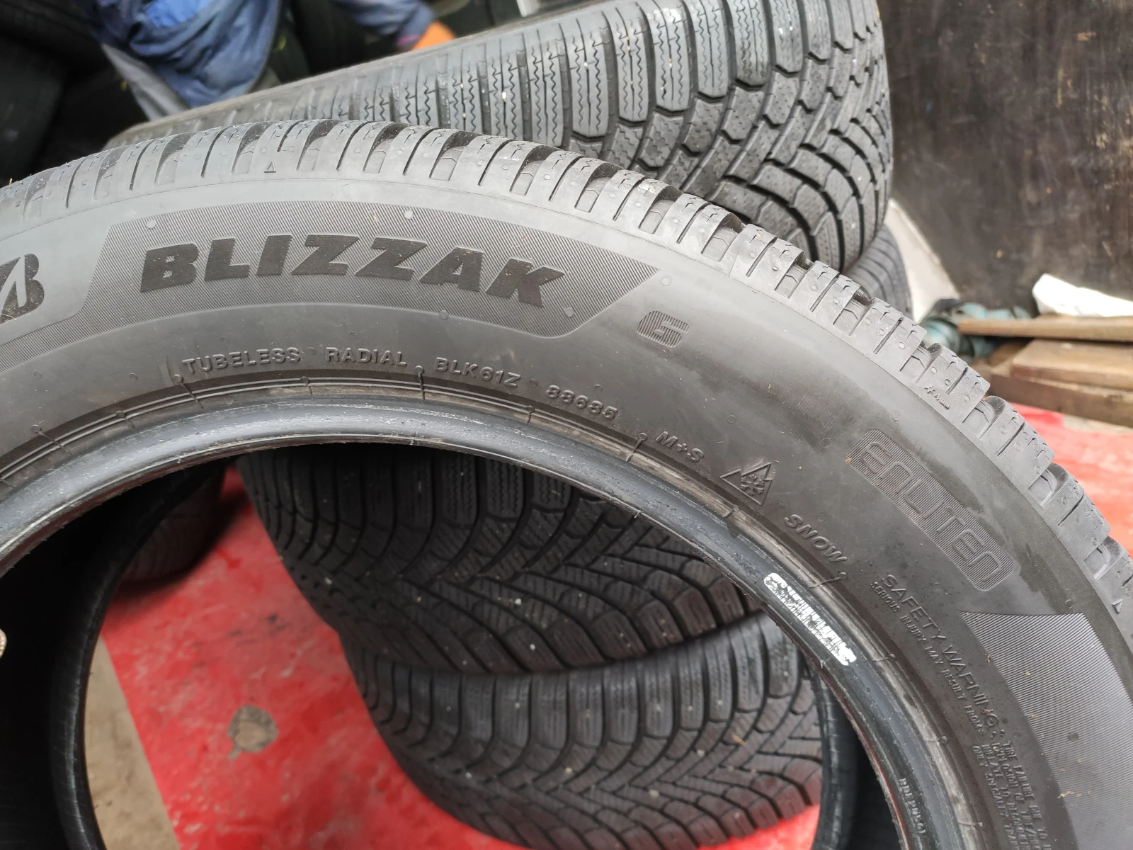 Гуми Зимни 225/55R17, снимка 8 - Гуми и джанти - 54986440