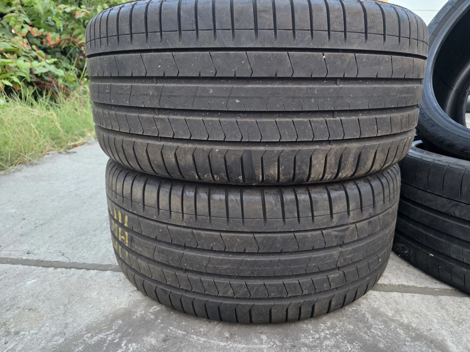 Гуми Летни 255/35R19, снимка 3 - Гуми и джанти - 56664473