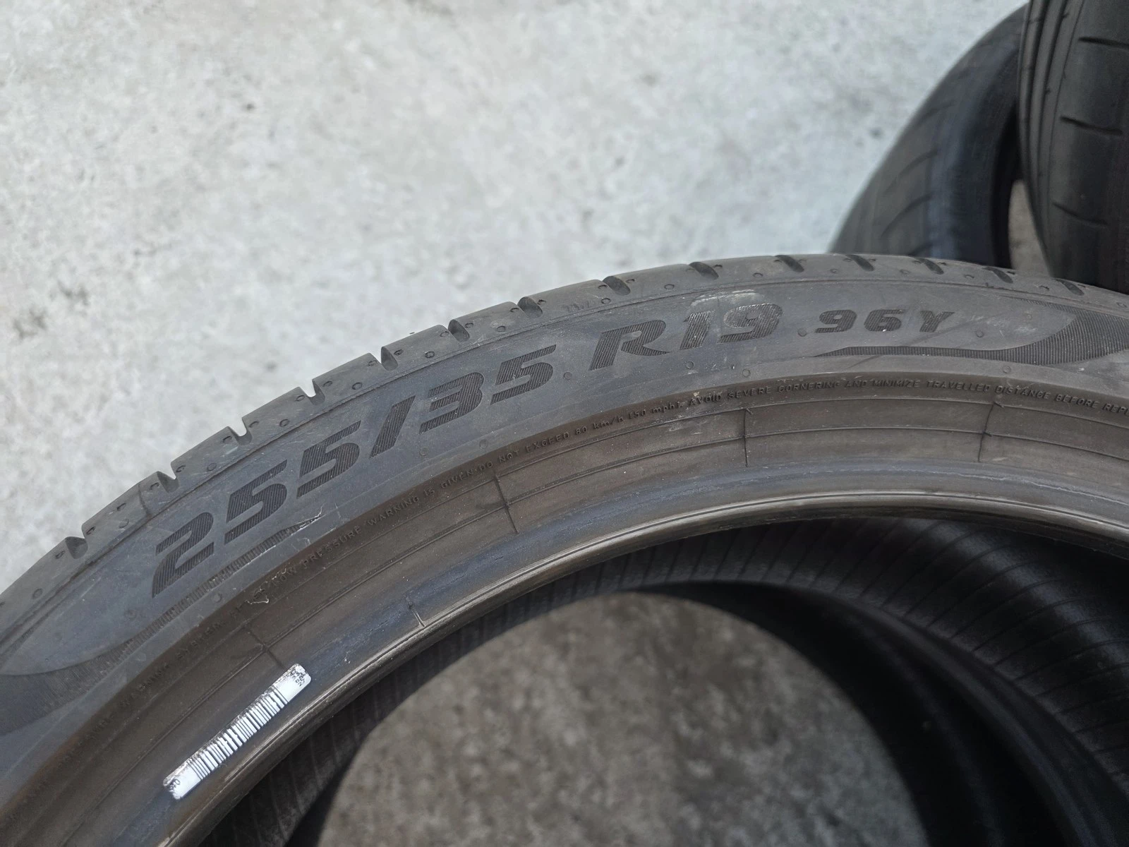 Гуми Летни 255/35R19, снимка 8 - Гуми и джанти - 56664473