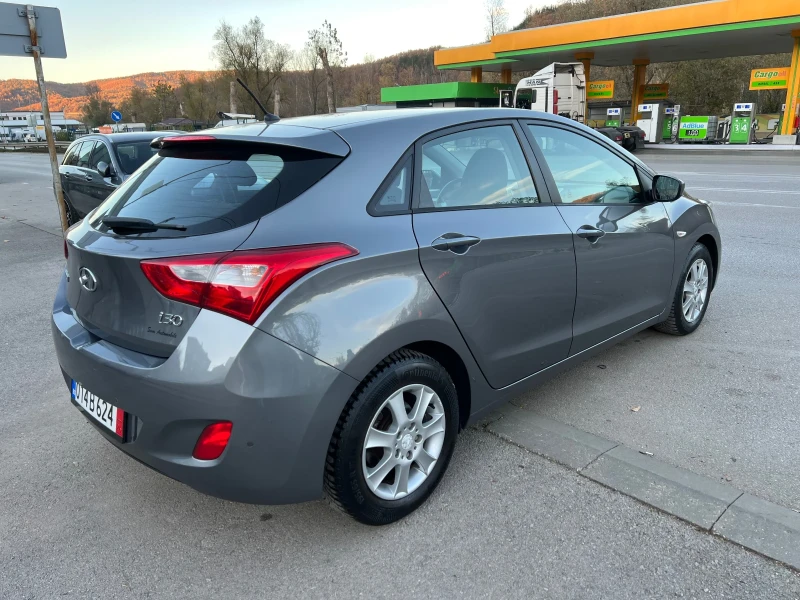 Hyundai I30 1.4i ШВЕЙЦАРИЯ, снимка 3 - Автомобили и джипове - 47840553