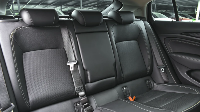 Opel Insignia Grand Sport 1.6d Innovation, снимка 11 - Автомобили и джипове - 51042986