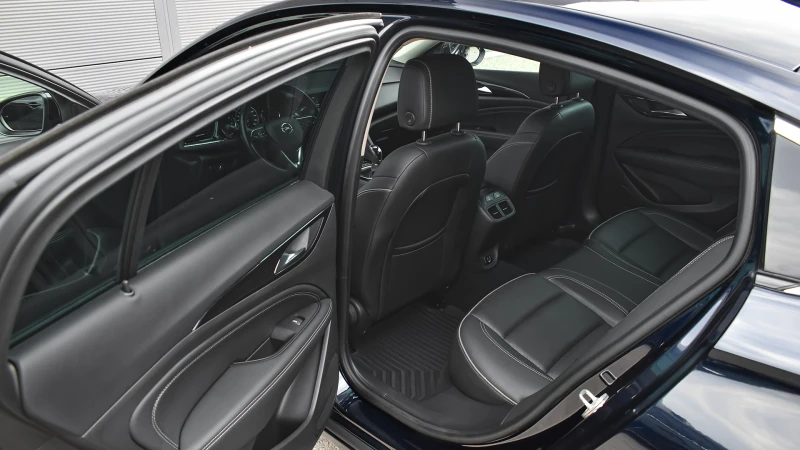 Opel Insignia Grand Sport 1.6d Innovation, снимка 9 - Автомобили и джипове - 51042986