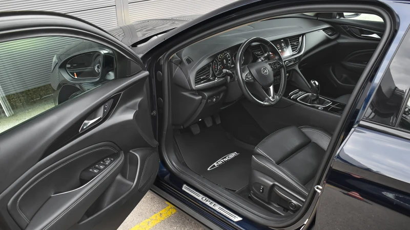 Opel Insignia Grand Sport 1.6d Innovation, снимка 8 - Автомобили и джипове - 51042986