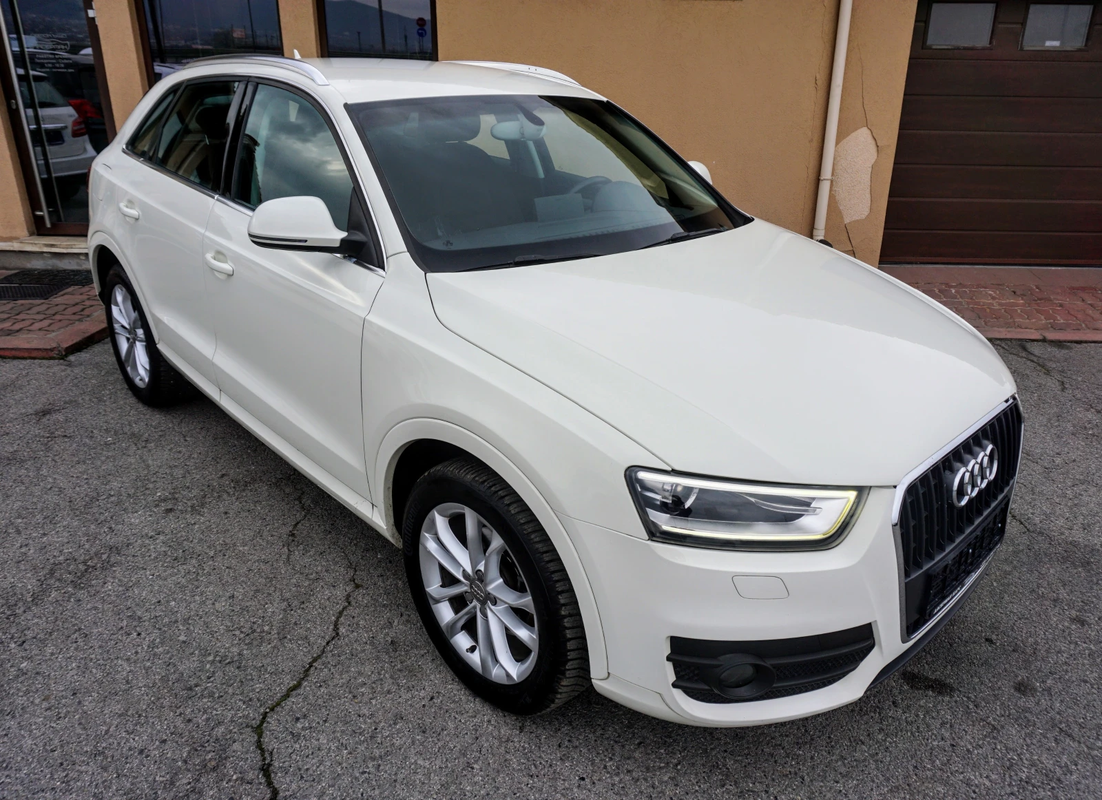 Audi Q3 2.0TDI QUATTRO S-TRONIC - изображение 2