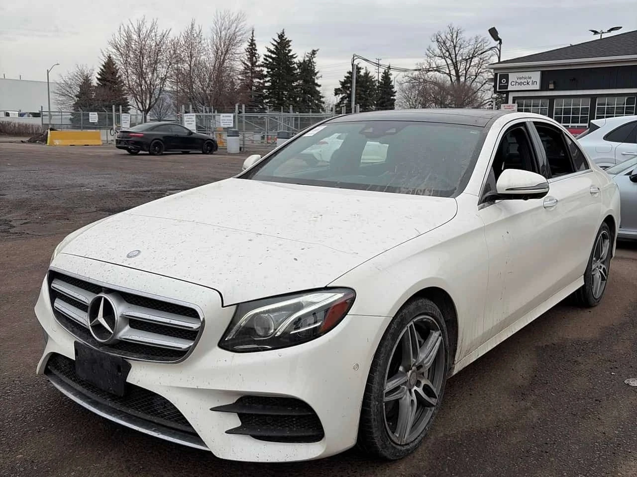 Mercedes-Benz E 300 CARFAX/Burmester/360КАМ/ПОДГРЕВ/ПАМЕТ/ПАНО/HEAD UP, снимка 2 - Автомобили и джипове - 53990668