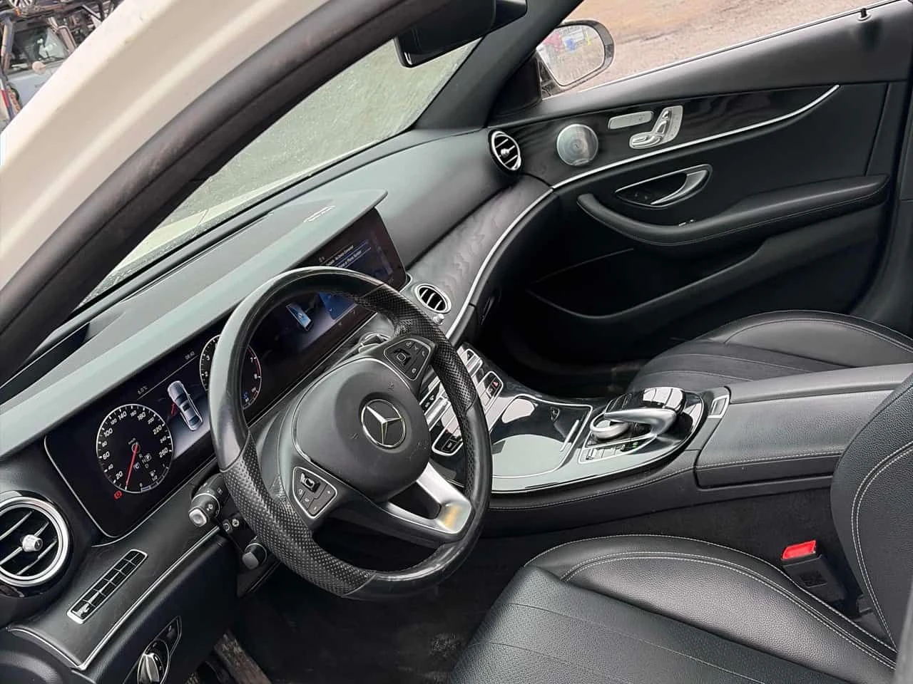 Mercedes-Benz E 300 CARFAX/Burmester/360КАМ/ПОДГРЕВ/ПАМЕТ/ПАНО/HEAD UP, снимка 6 - Автомобили и джипове - 53990668