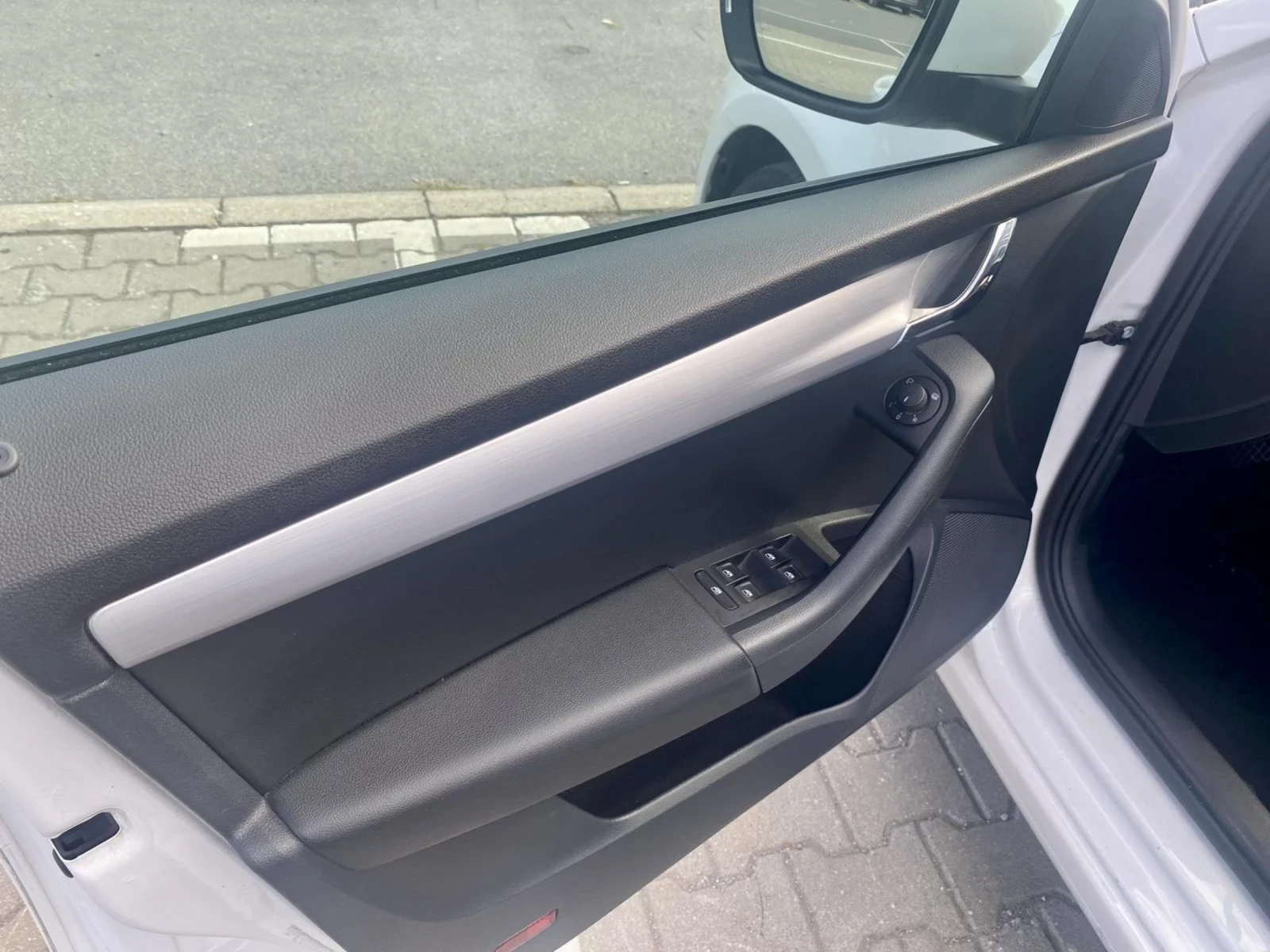 Skoda Octavia, снимка 9 - Автомобили и джипове - 54011321