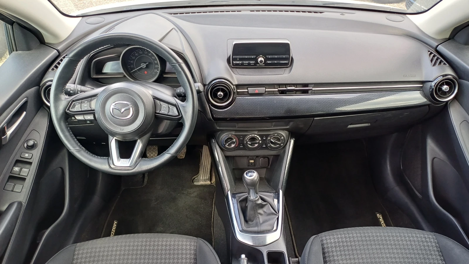 Mazda 2 1.5 85000km, снимка 6 - Автомобили и джипове - 54946542