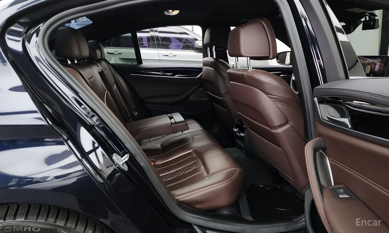 BMW 530E M* SPORT* ОБДУХВАНЕ* HARMON* KARDON* ХЕДЪП* ДИСТРО, снимка 14 - Автомобили и джипове - 55103907