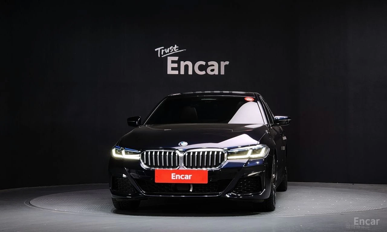 BMW 530E M* SPORT* ОБДУХВАНЕ* HARMON* KARDON* ХЕДЪП* ДИСТРО, снимка 3 - Автомобили и джипове - 55103907