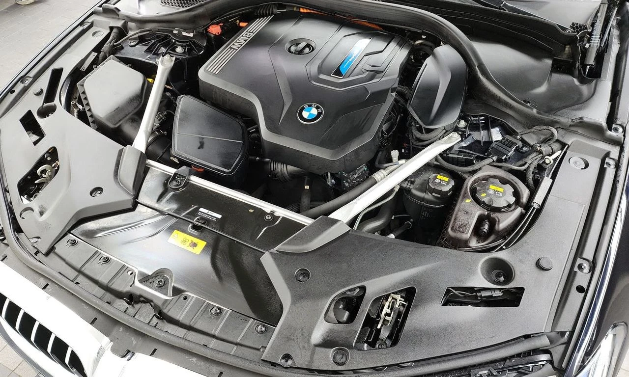 BMW 530E M* SPORT* ОБДУХВАНЕ* HARMON* KARDON* ХЕДЪП* ДИСТРО, снимка 17 - Автомобили и джипове - 55103907
