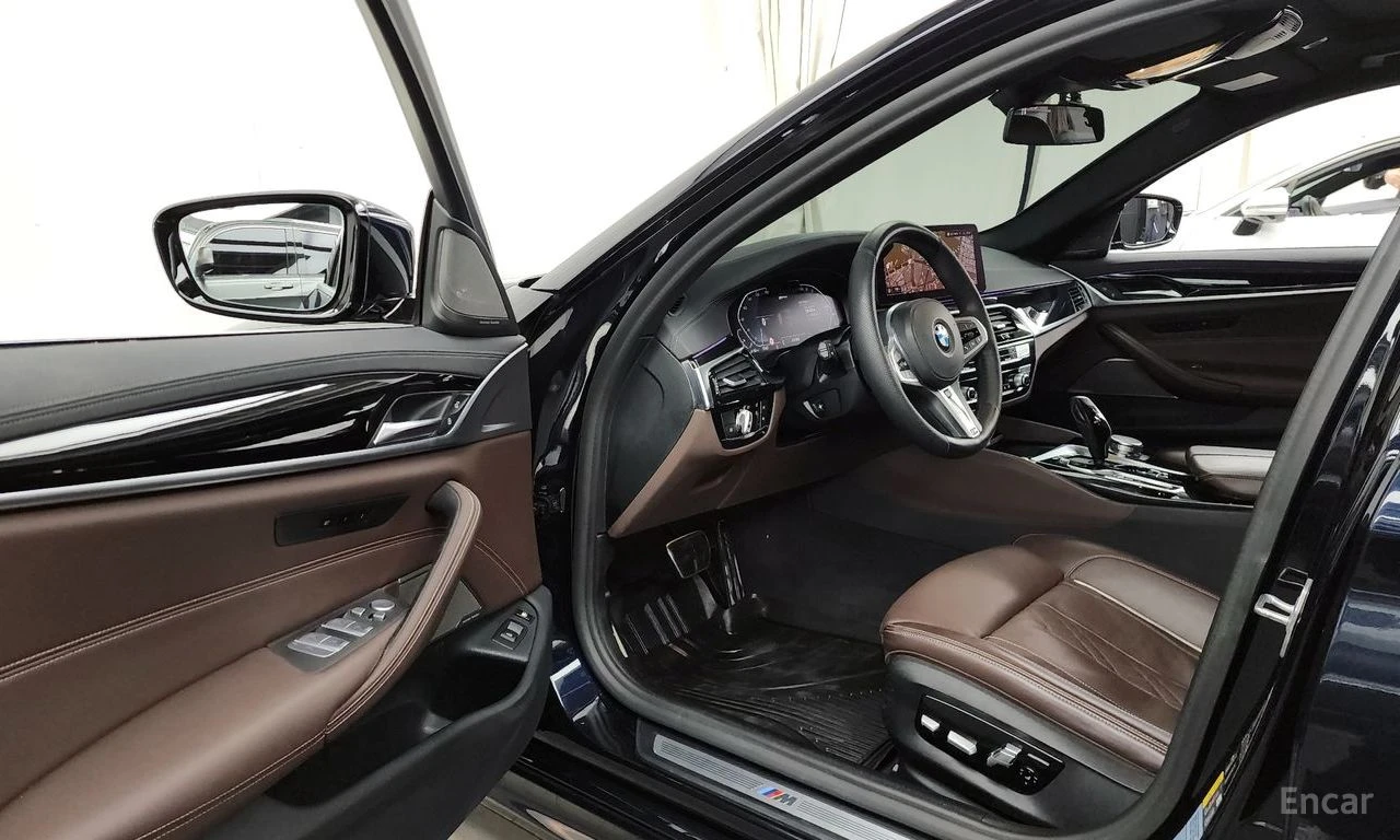 BMW 530E M* SPORT* ОБДУХВАНЕ* HARMON* KARDON* ХЕДЪП* ДИСТРО, снимка 5 - Автомобили и джипове - 55103907