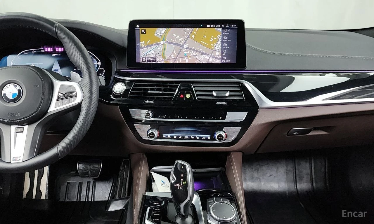 BMW 530E M* SPORT* ОБДУХВАНЕ* HARMON* KARDON* ХЕДЪП* ДИСТРО, снимка 8 - Автомобили и джипове - 55103907
