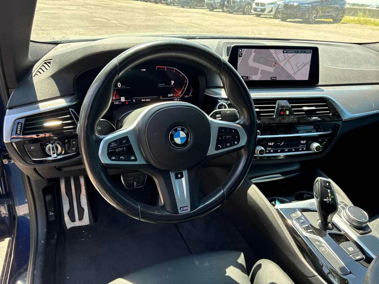 BMW 530 * xDrive * CARFAX * ОПЦИЯ ЗА ФИНАНСИРАНЕ * , снимка 13 - Автомобили и джипове - 55580598