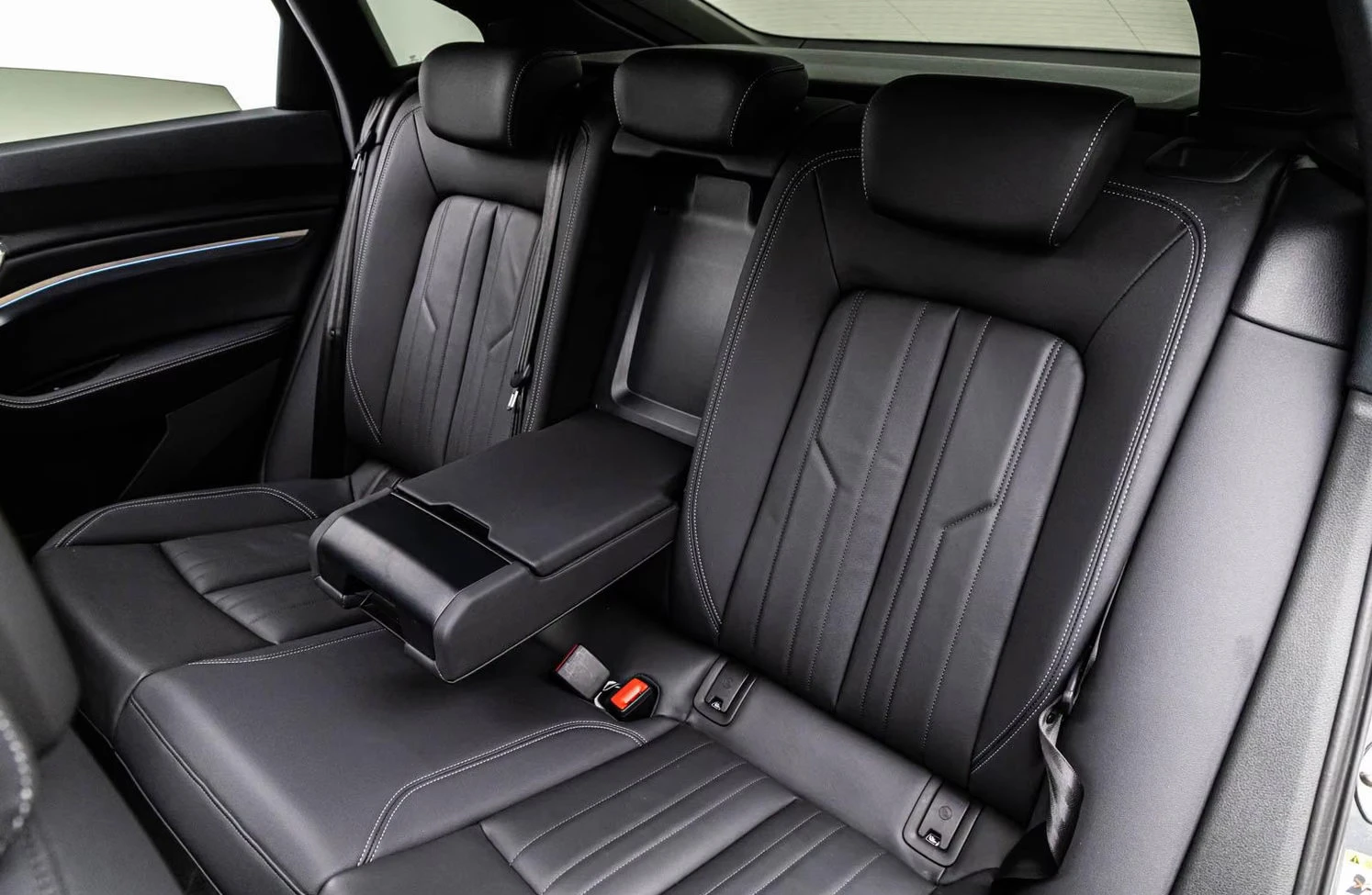 Audi E-Tron 50/313HP/SPORTBACK/S-LINE/PANO/360/HUD/ACC/789z, снимка 12 - Автомобили и джипове - 55704292