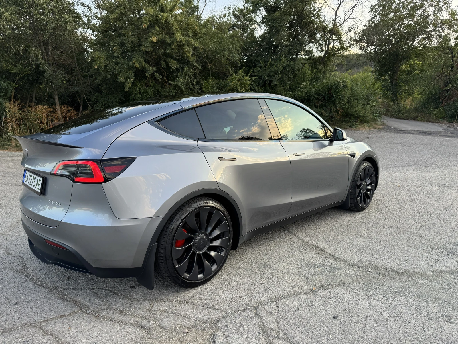 Tesla Model Y, снимка 3 - Автомобили и джипове - 55732739