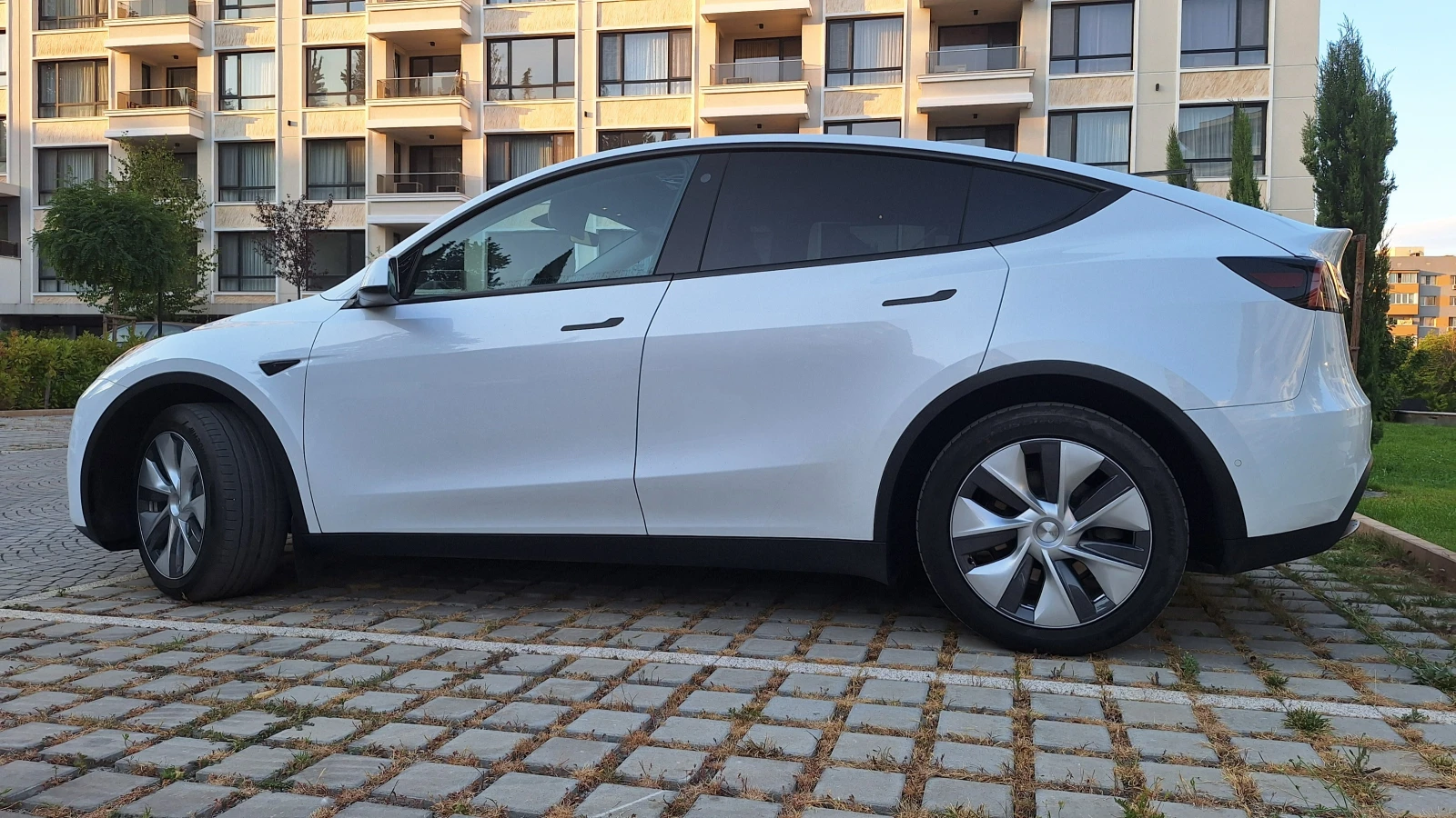 Tesla Model Y Long Range AWD * ЗАКУПЕНА ОТ ТЕСЛА * ПЪЛНА ГАРАНЦИ, снимка 3 - Автомобили и джипове - 55907666