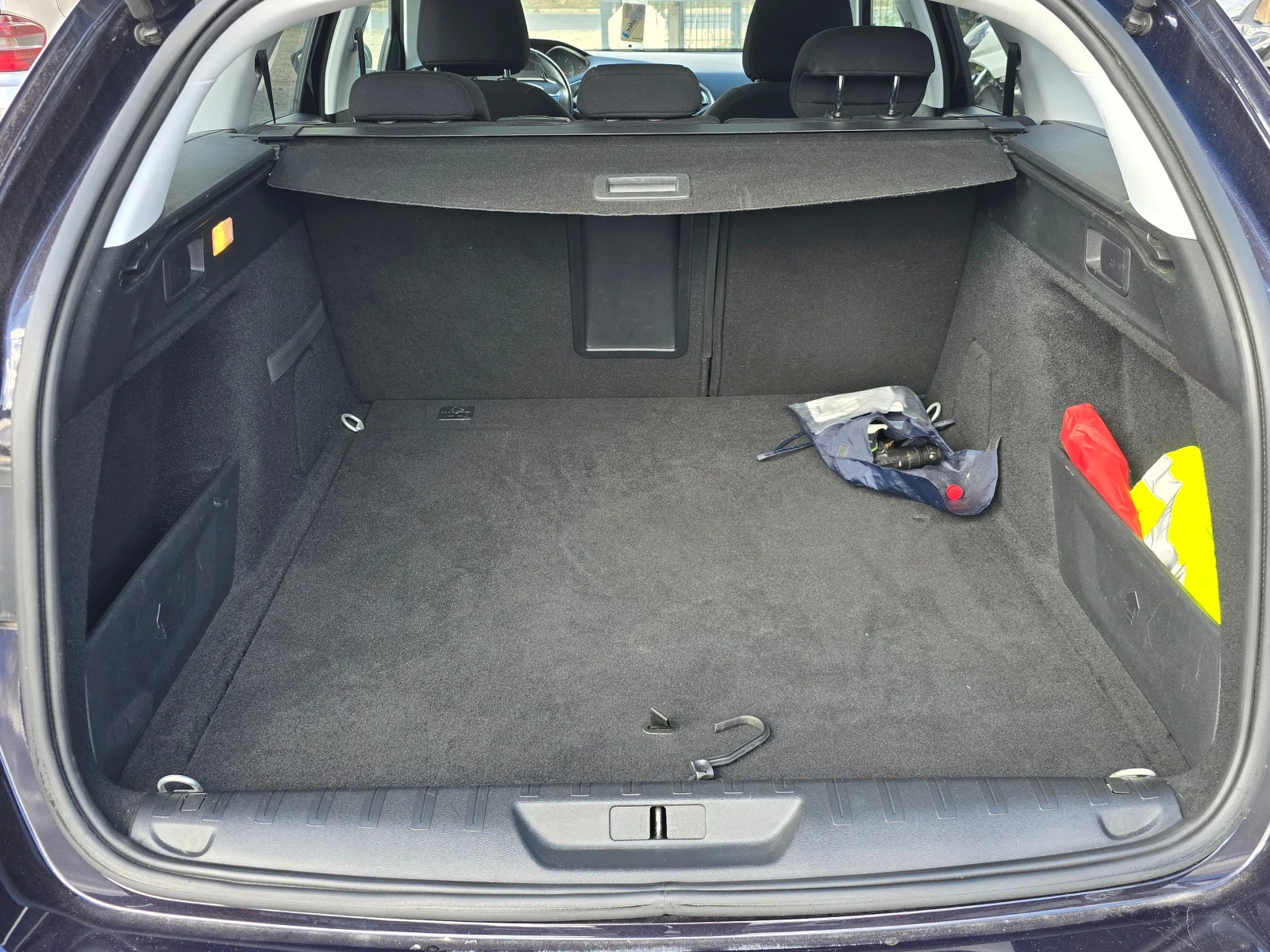 Peugeot 308 1.6HDi/Лизинг, снимка 7 - Автомобили и джипове - 56208469