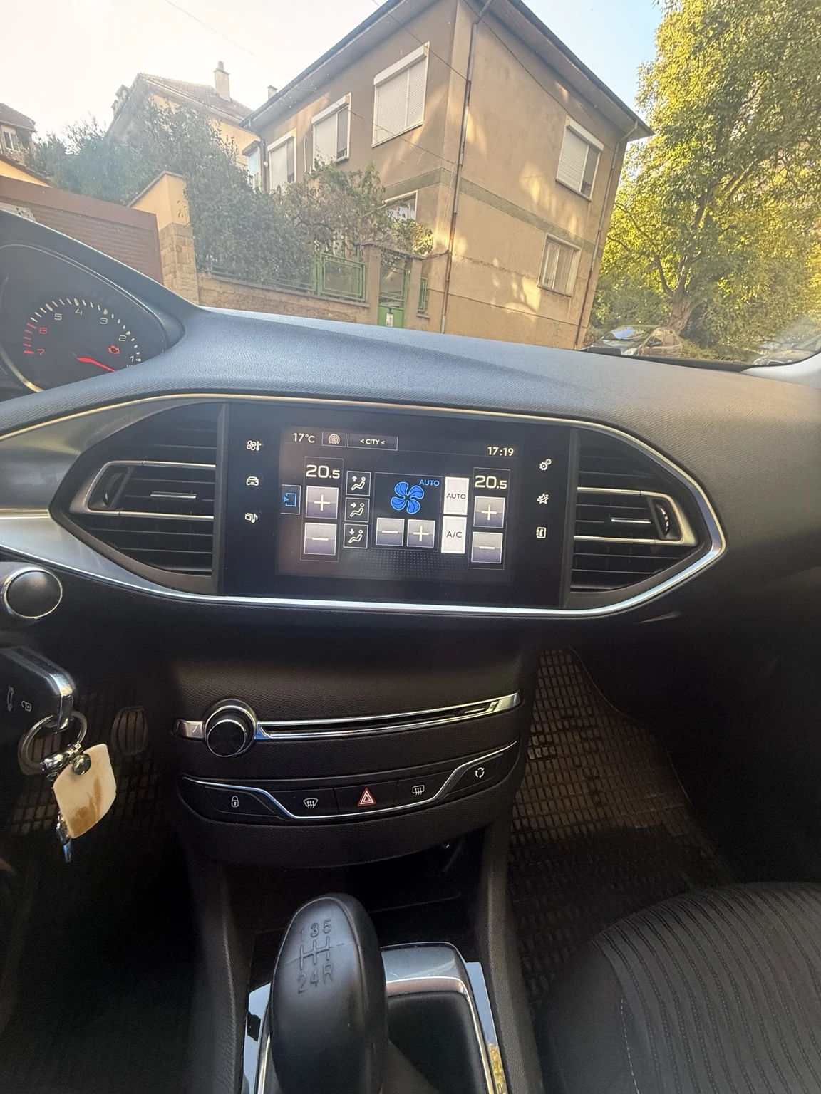 Peugeot 308 1.2 VTi 82 Active, снимка 9 - Автомобили и джипове - 56226843