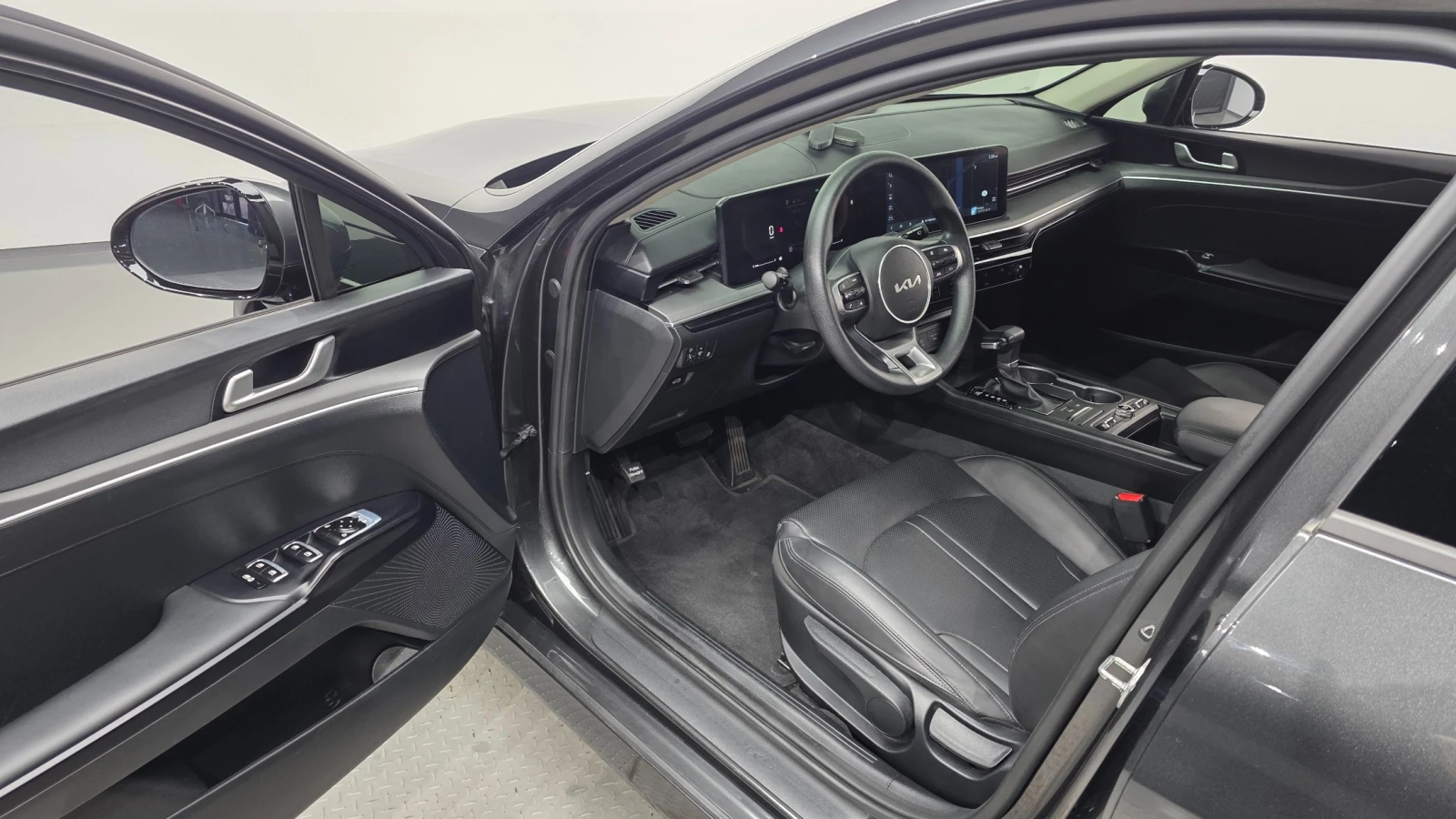 Kia K5 2.0 LPG * ПОДГРЕВ * КАМЕРА * 2 КЛЮЧА, снимка 12 - Автомобили и джипове - 56267907