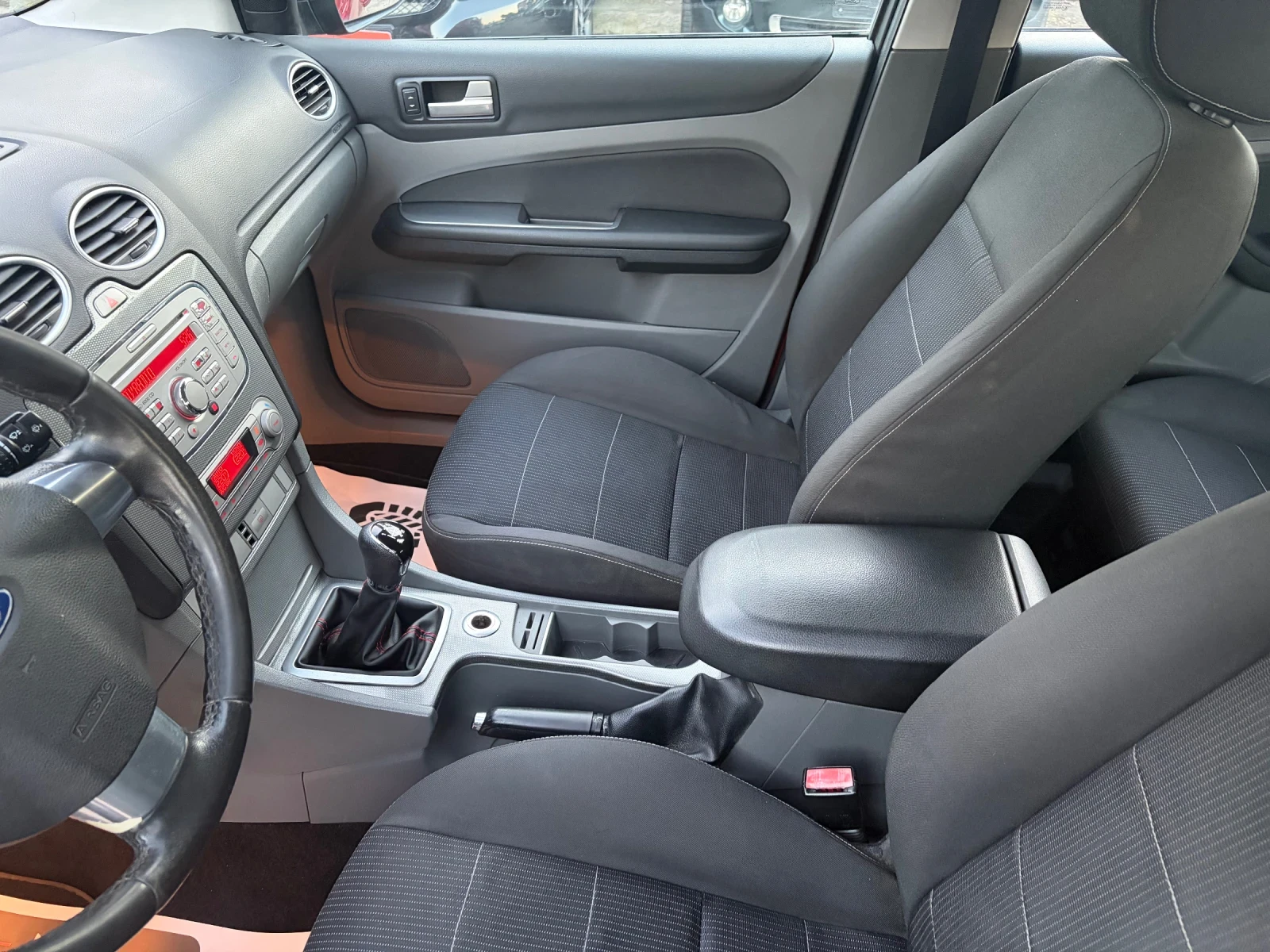 Ford Focus 1.6 TDCI, снимка 10 - Автомобили и джипове - 56360140