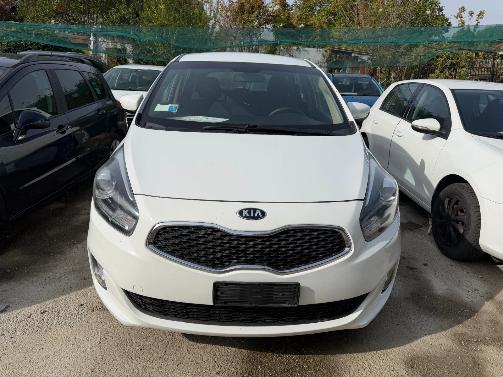 Kia Carens 1.7d, снимка 2 - Автомобили и джипове - 56589145