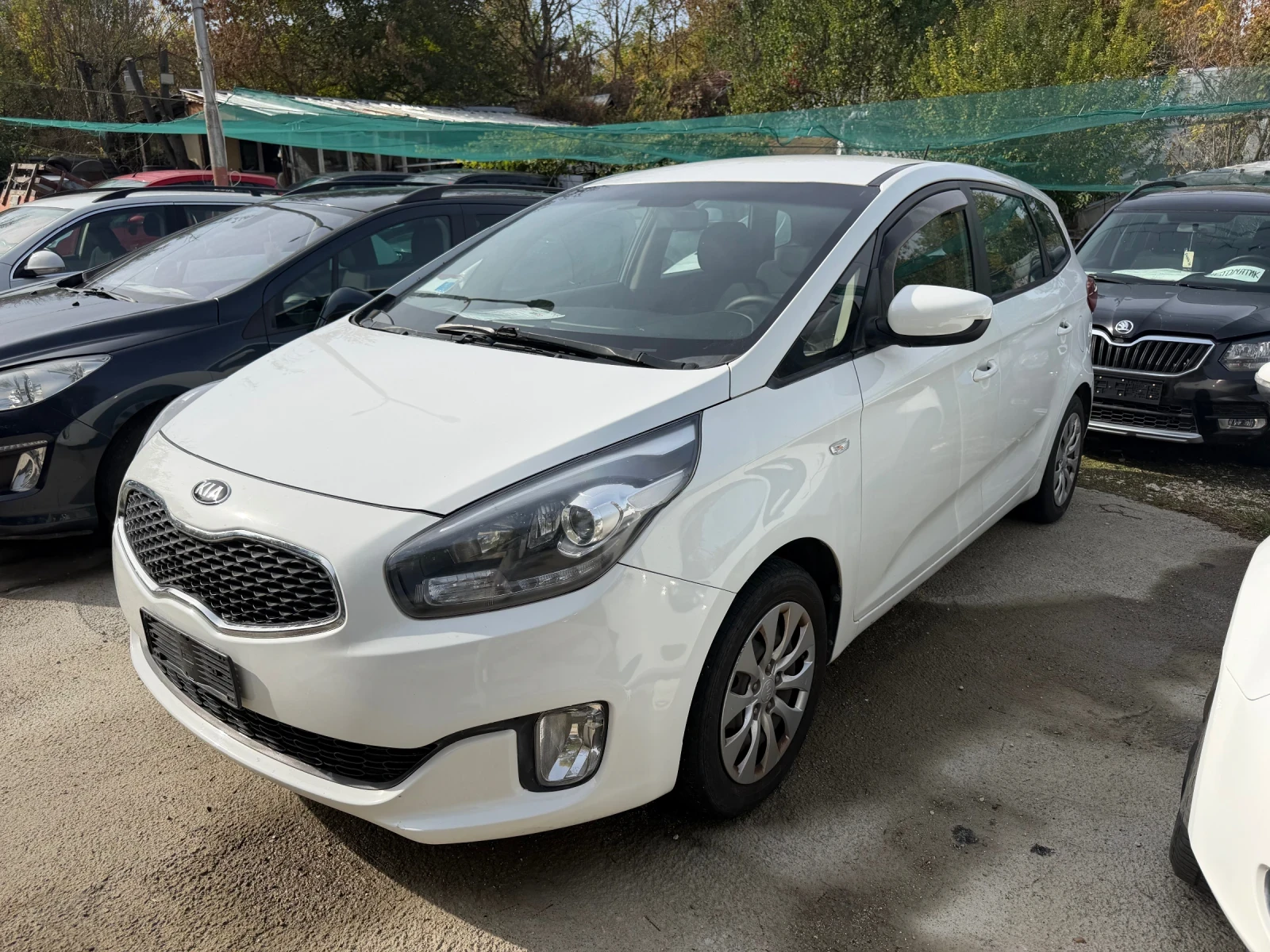 Kia Carens 1.7d, снимка 3 - Автомобили и джипове - 56589145