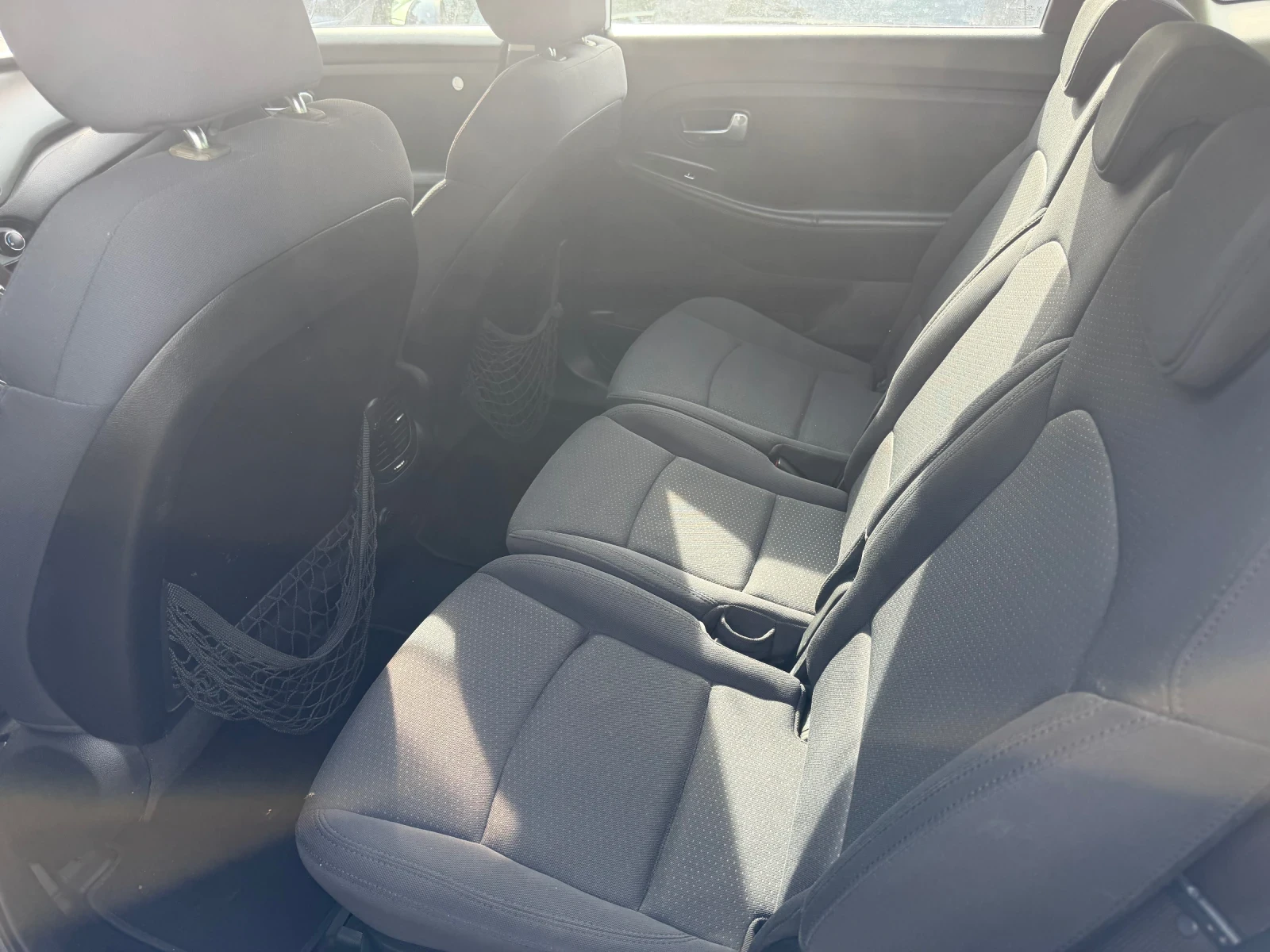 Kia Carens 1.7d, снимка 5 - Автомобили и джипове - 56589145
