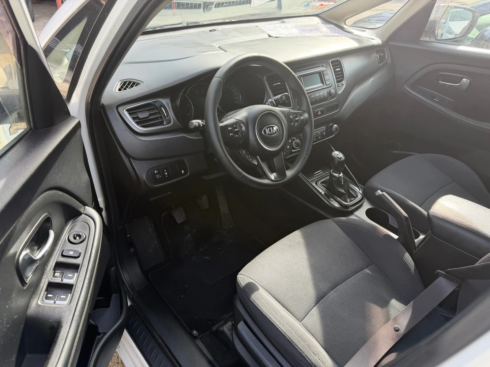 Kia Carens 1.7d, снимка 4 - Автомобили и джипове - 56589145