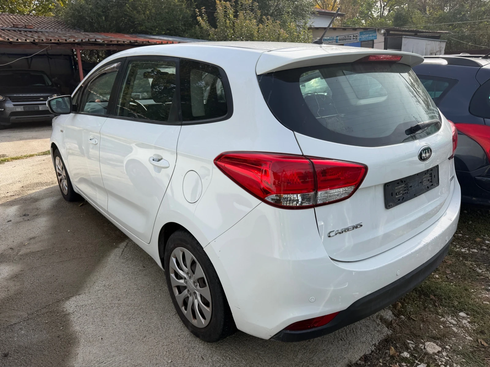 Kia Carens 1.7d, снимка 7 - Автомобили и джипове - 56589145