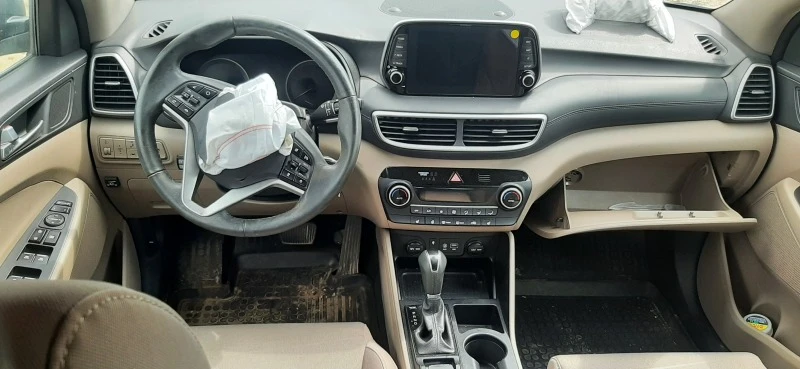 Hyundai Tucson 1,6i, снимка 4 - Автомобили и джипове - 40670447