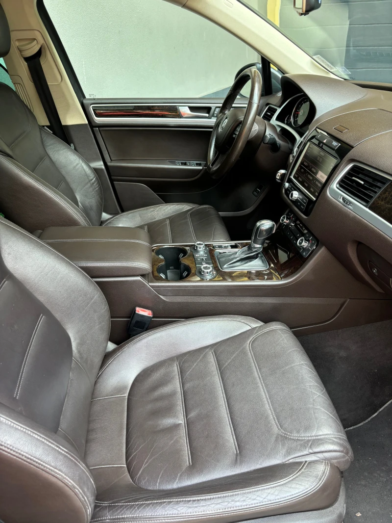 VW Touareg 3.0 TDI, снимка 12 - Автомобили и джипове - 47607681