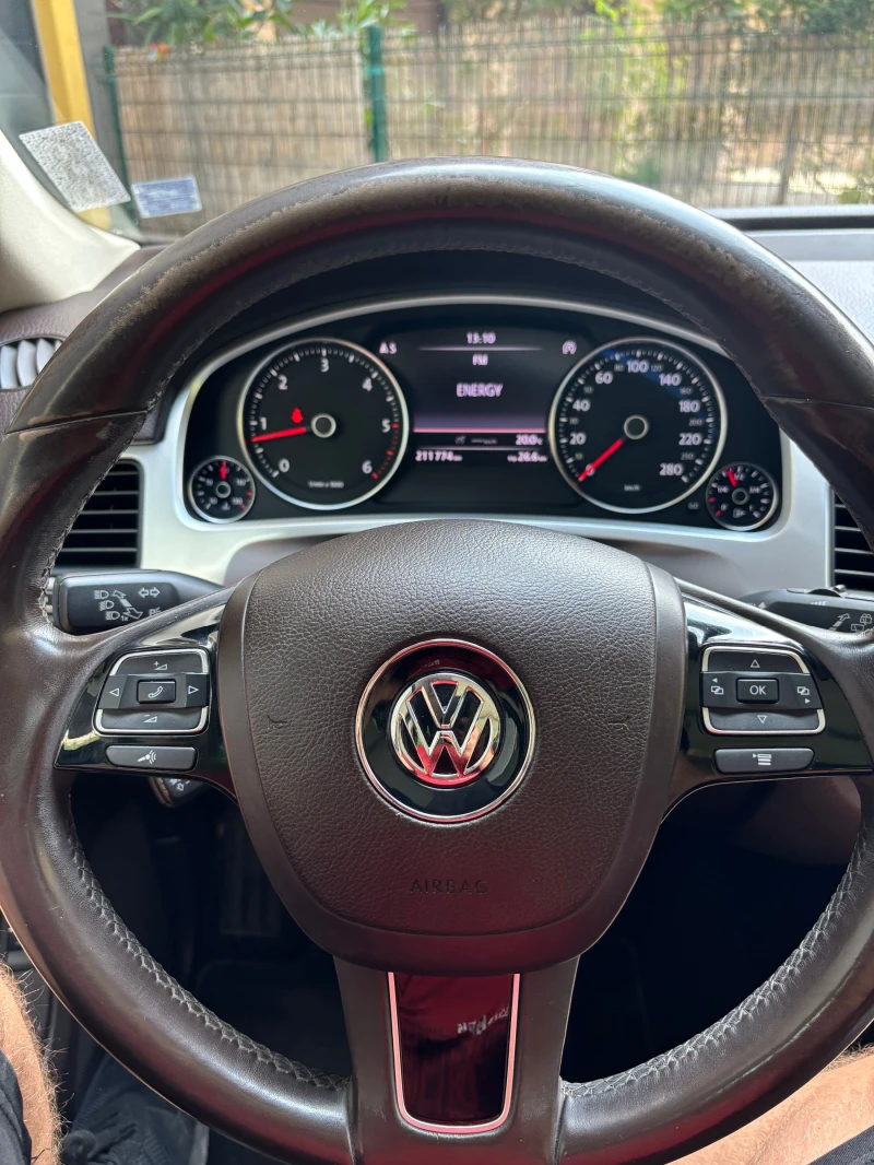 VW Touareg 3.0 TDI, снимка 10 - Автомобили и джипове - 47698312