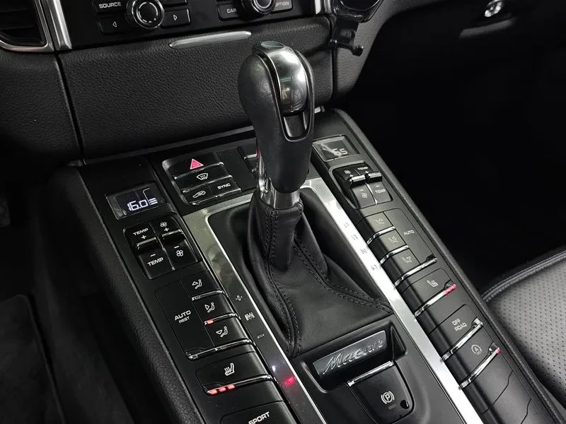 Porsche Macan 2.0, снимка 9 - Автомобили и джипове - 55740528