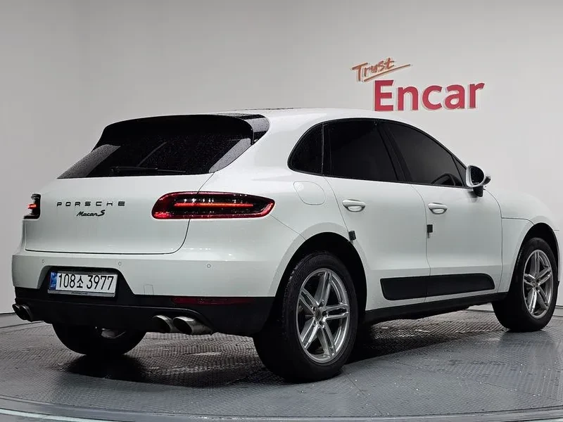 Porsche Macan 2.0, снимка 2 - Автомобили и джипове - 55740528
