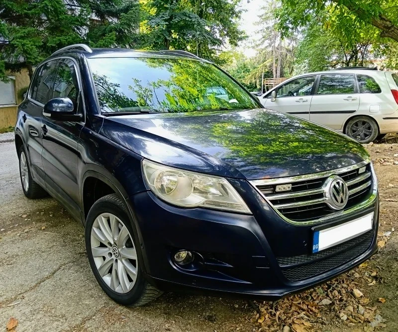 VW Tiguan 4х4_6.скорости_Верига_Навигация_4л./100км. !, снимка 2 - Автомобили и джипове - 56150395