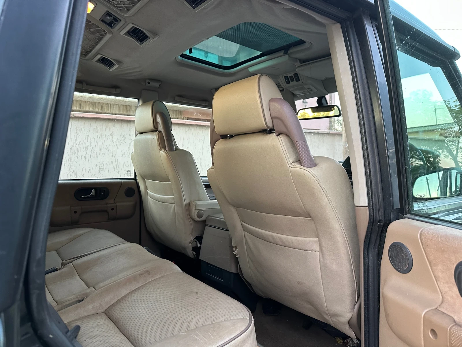 Land Rover Discovery 2.5TD/4X4/КОЖА/ПОДГРЕВ/ПАНОРАМА/КЛИМАТРОНИК/7МЕСТА - изображение 9